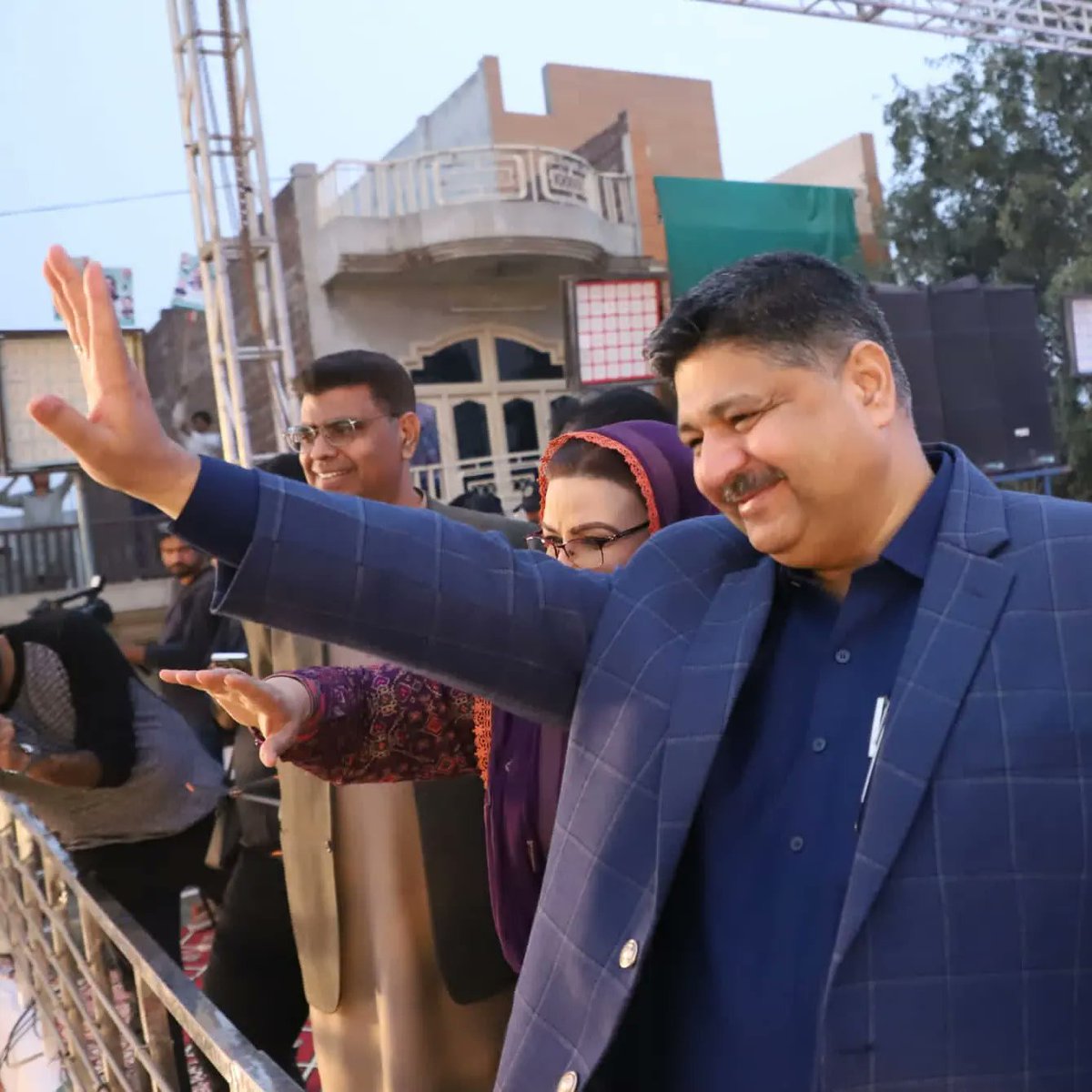 ShoaibSiddiqui_'s tweet photo. کامونکی کی پکار
استحکام پاکستان 🇵🇰

مرکزی سیکرٹری اطلاعات(استحکامِ پاکستان پارٹی) ڈاکٹر فردوس عاشق اعوان صاحبہ کےہمراہ ورکرز کنونشن کامونکی جلسہ کے  سٹیج پر موجود ۔ 

#IPPInKamoki https://t.co/MxsLBsFV83