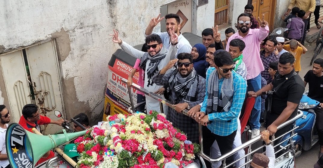 HabeebA60916058's tweet photo. Today Grand Road show, #Yakutpura Assembly Constituency, #AIMIM Yakutpura MLA Candidate Janab @Jaffarhusainmla Sahab &amp;  #AIMIM Yakutpura Incharge Janab @YasarArafat_ Sahab and Corporator's.

#AIMIM @asadowaisi
#Vote4Kite #Vote4Right #Vote4MIM 
#TelanganaAssemblyElections2023 https://t.co/blctJ1ddvx