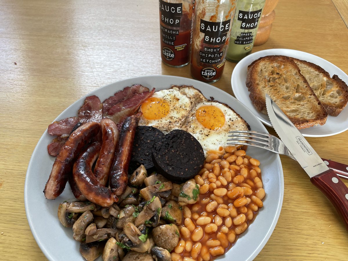 matslofgren's tweet photo. Some days only a home-cooked fry-up will do. Excellent post-workout grub from @sauceshop @HGWalterUK @GAILsBakery https://t.co/HgMwSqTFbE