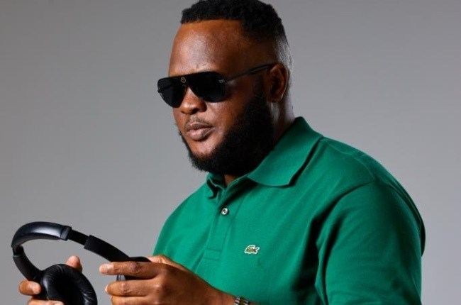inanda884fm's tweet photo. #THE_URBAN_CHART_SHOW TOP 30 12:00 - 3pm With @iamCannonSA
#URBAN_CHART_TOP30 #15to11
15 > @SoaMattrix1 - ATHANDWE
14 > @MrCashtime - THATHA
13 > @DjKotinSA - HELLO
12 > @DuaLipa - Dance The Night
11 > @Tems - ME & YOU
.
#ContactUs
WhatsApp : 068 764 9969
#34DaysLeft https://t.co/d5Efjn7oZQ