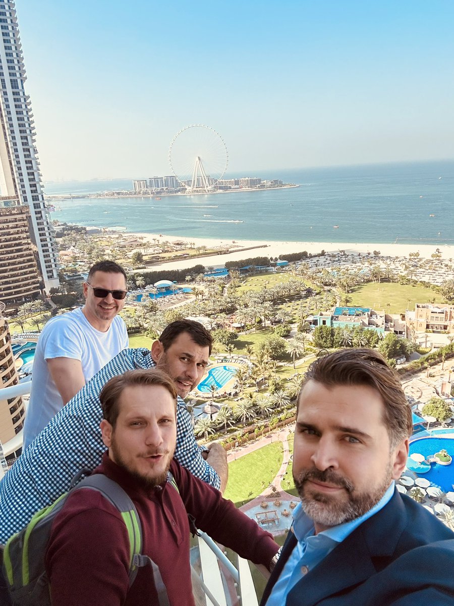 JaricVedran's tweet photo. Produzeni vikend u UAE🇦🇪,posle dva dana odmora u Dubai-u,danas smo u Abu Dhabi gde gledamo poslednju trku u sezoni @F1 @grandprix247. #PlanetSoft https://t.co/63w6q919LF