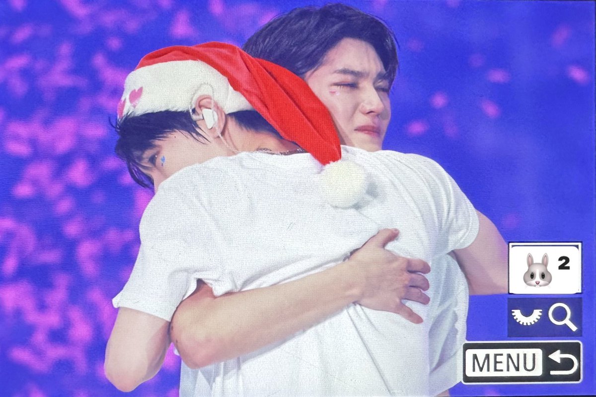 ddoingxo's tweet photo. look this moment is too heartbreaking wtfk https://t.co/Qa2IFIy7kv