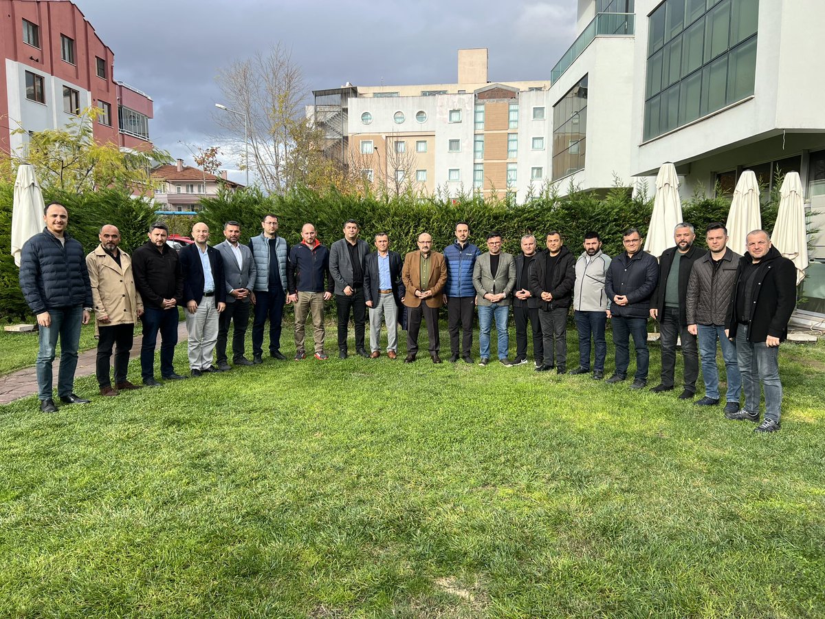 valiustaoglu's tweet photo. Doğduğum büyüdüğüm memleketim Düzce’den misafirlerimizi ağırladık.Kendilerine nazik ziyaretleri için teşekkür ediyorum. https://t.co/c0ox9nDbt6