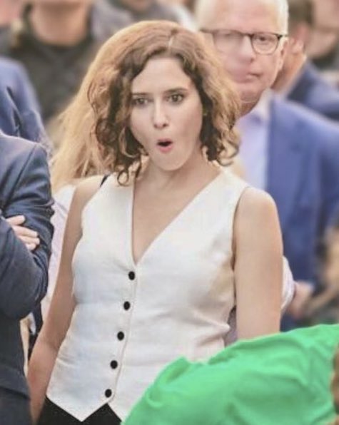 RedPuBLiCN's tweet photo. ¿A qué no sabías que Isabel Díaz Ayuso se ha puesto una 'paguita' vitalicia mensual de 8.500 euros al mes para cuando deje el cargo en 2027?  Pues ya lo sabes... https://t.co/8CJRvb2Oae
