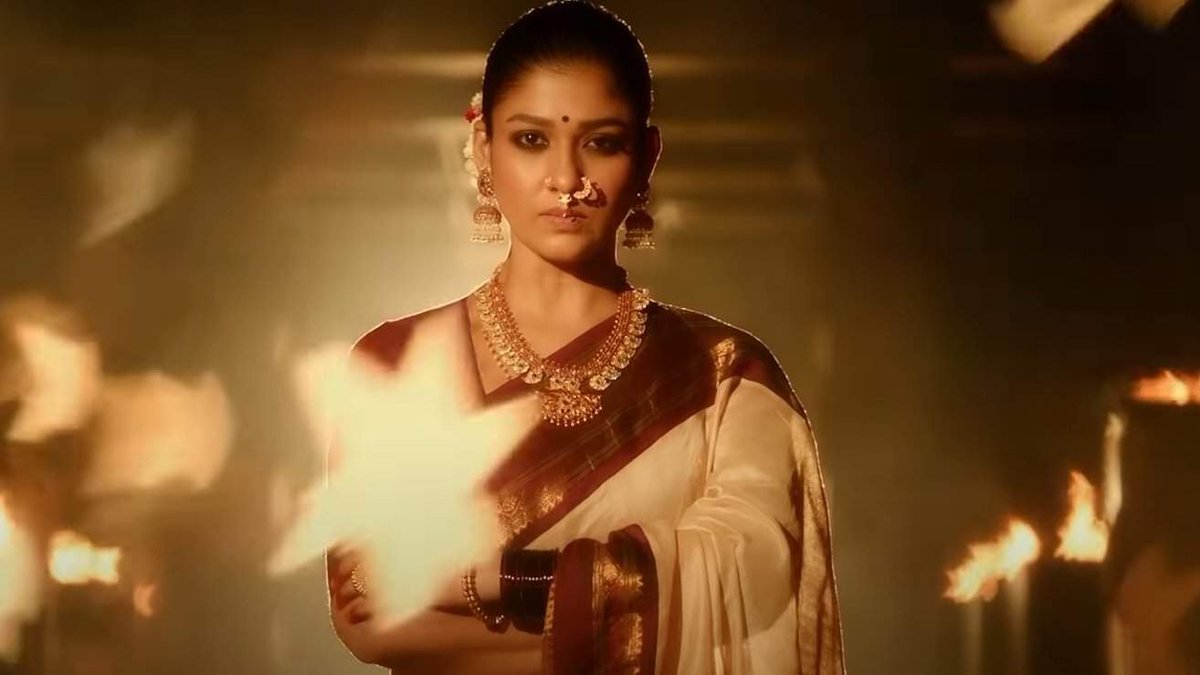 CH4NDRAMUKHl's tweet photo. nayanthara is so beautiful in mookuthi amman (2020)

i mean look at HER!!!! 😩😩 https://t.co/Pxl65siHXZ