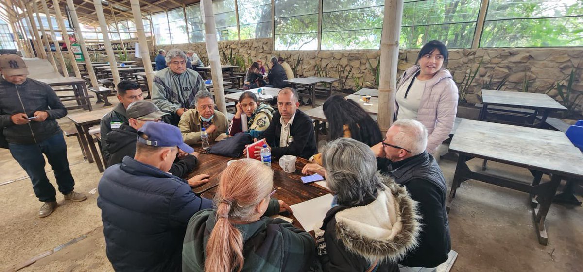 IvanPerdomoL's tweet photo. En una exitosa jornada se convirtió la asamblea y elaboración del plan estratégico de la @FedeBogotaJAC en cabeza de @DavidCasCh realizada en la localidad rural de Usme, con el apoyo logístico  del @BogotaParticipa https://t.co/GGfxmUZdO8
