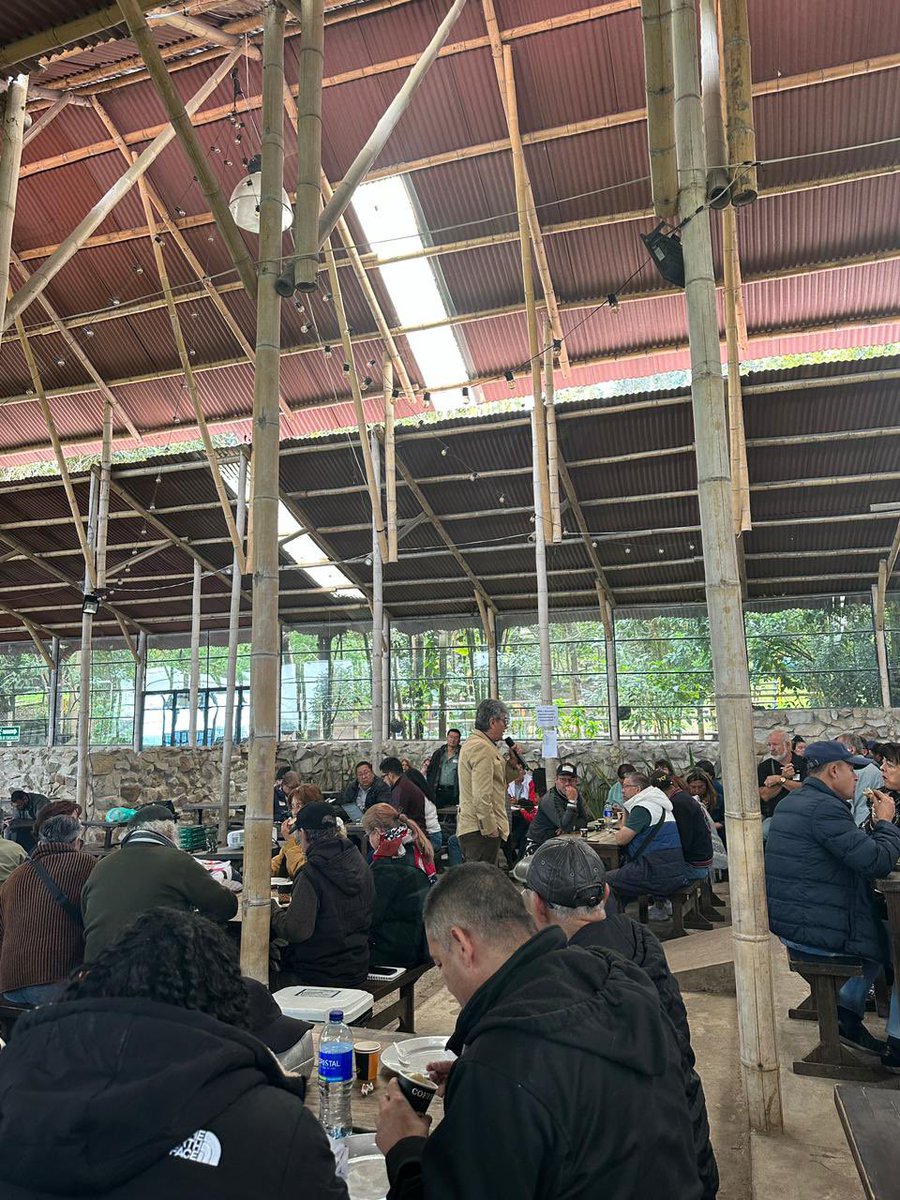IvanPerdomoL's tweet photo. En una exitosa jornada se convirtió la asamblea y elaboración del plan estratégico de la @FedeBogotaJAC en cabeza de @DavidCasCh realizada en la localidad rural de Usme, con el apoyo logístico  del @BogotaParticipa https://t.co/GGfxmUZdO8