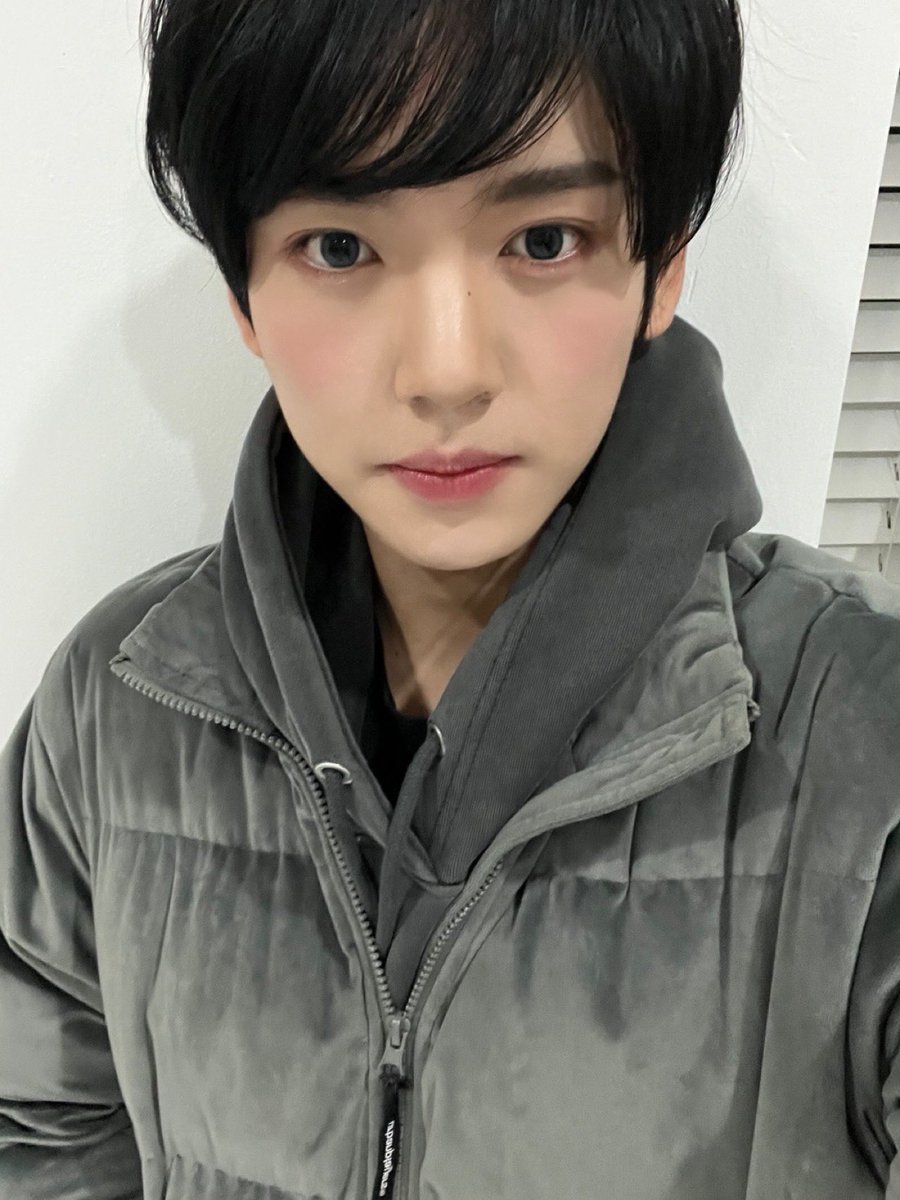 simcheongee's tweet photo. 진짜개찐따 초등학교 등교첫날 친구 못사겨서 엄마품에서 앙앙 울다가 다음날 친구사겨서 조타고 놀이터에서 3시간 놀다와서는 왤케 늦게들어왓냐고 머라하려는데 올려다보면서 
옴마 미아내.. 나 칭구들이랑 놀다가 시간을 못봣성
그럼 그냥 볼따구 매만져주고 뜨뜻한 고구마 까줄거라고 그게나라고 https://t.co/hWFHzZ5rbS
