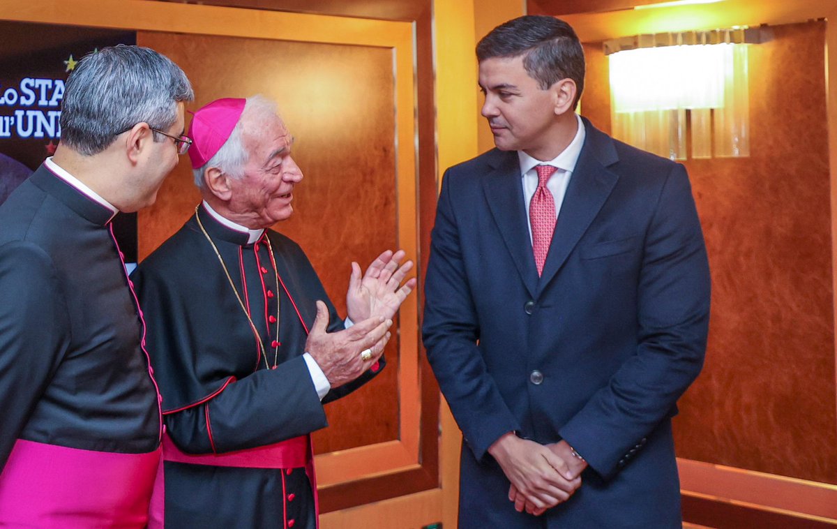Presidencia Paraguay (@presidenciapy) on Twitter photo El presidente <a href="/SantiPenap/">Santiago Peña</a> llegó a Roma. Allí desarrollará una cargada agenda que incluye un encuentro con el Papa Francisco.
Fue recibido por el Canciller Nacional, autoridades de la embajada paraguaya en Roma y el Vaticano y representantes de la Santa Sede. #GobiernodelParaguay El presidente <a href="/SantiPenap/">Santiago Peña</a> llegó a Roma. Allí desarrollará una cargada agenda que incluye un encuentro con el Papa Francisco.
Fue recibido por el Canciller Nacional, autoridades de la embajada paraguaya en Roma y el Vaticano y representantes de la Santa Sede. #GobiernodelParaguay