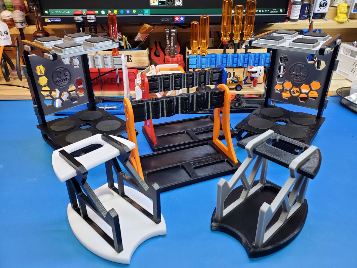 rc_craftsMAN's tweet photo. 久しぶりの出品です！
イベント用の在庫を放出します！
RCスタンド　ブラック×シルバー　2台
ツールスタンド　×2台
x1NANO 充電器専用スタンド　×2台
#X1NANO
#X1NANO  #ハイテック #HiTEC
#RCSTAND #ツールスタンド https://t.co/wy5OsROBlr