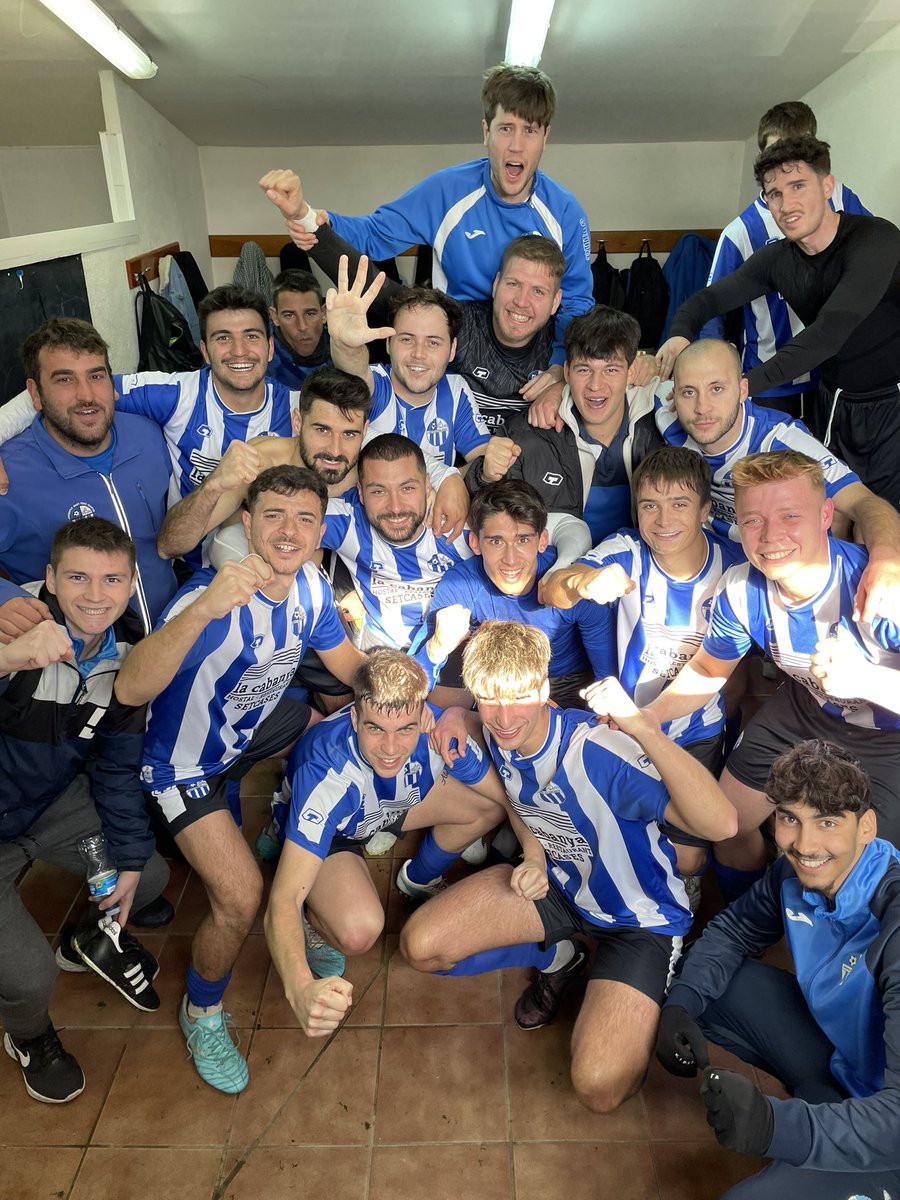 VICTÒRIAAAA✅

El primer equip ens retrobem amb la victòria despres de moltes setmanes! Quin patir però...!
3-4 davant el Joanetes amb gols de Carré, Curu, Sasha i Suñé!

A per la següent setmana!!

#sempresantpere #futboldebarri #somblaus
🔵⚪️🔵⚪️🔵