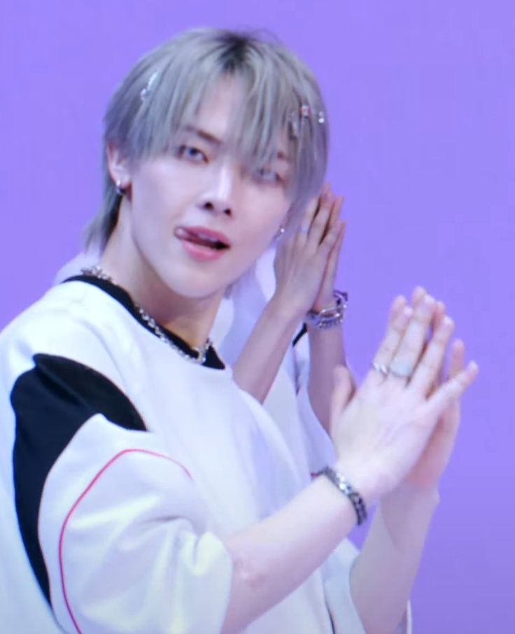 gfinawyx's tweet photo. with my sweetheart, have two eyes but our gazes are only directed at each other.

#LUNÉSelcaDay #LUNÉJidoriDay 
#andTEAM #andTEAM_NICHOLAS #NICHOLAS #Luné @andTEAM_members @andTEAMofficial https://t.co/uc8rjIFYik