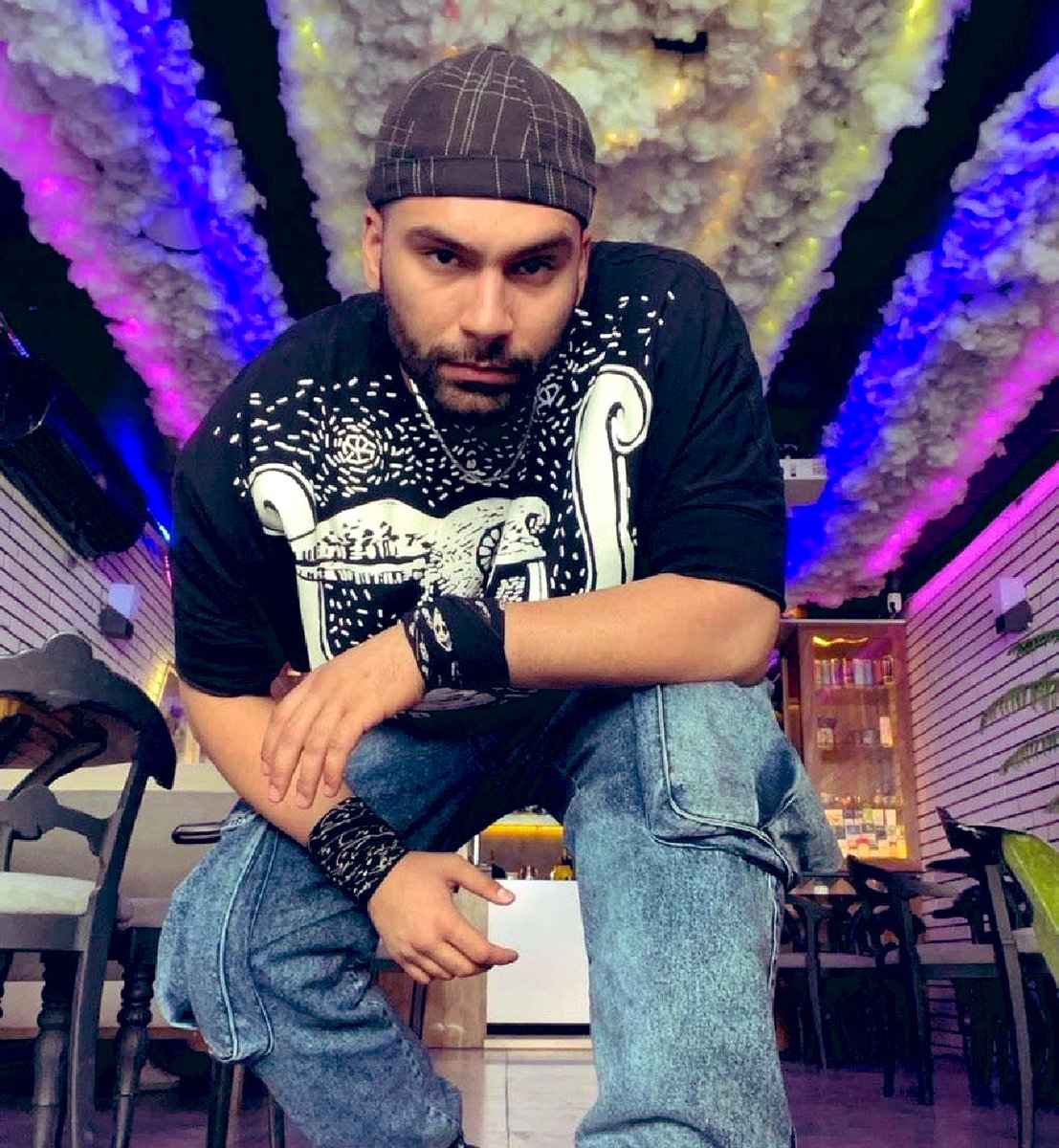 داره میشه یک‌ سال....
#محسن_شکاری