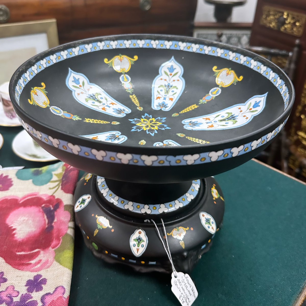 astraantiques's tweet photo. Crown Devon Syrian art nouveau bowl and stand. #crowndevon #artnouveau #crowndevonpottery #crowndevonsyrian #crowndevonbowl #crowndevonlovers #astraantiquescentre #hemswell #lincolnshire https://t.co/BoYw3BJZ7n