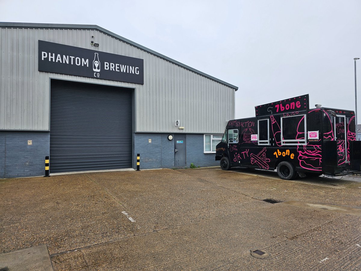 BerkshireFurs's tweet photo. It's #BerkshireFurs Meet today, 1pm to 6pm at @PhantomBrewCo in Reading. When you arrive, come through this fire door next to the 7Bone truck (yes, that is the main entrance!), turn left and look for Grazeley. We're in the other side through the archway. See you soon! 💙 https://t.co/pWzv2J99F5