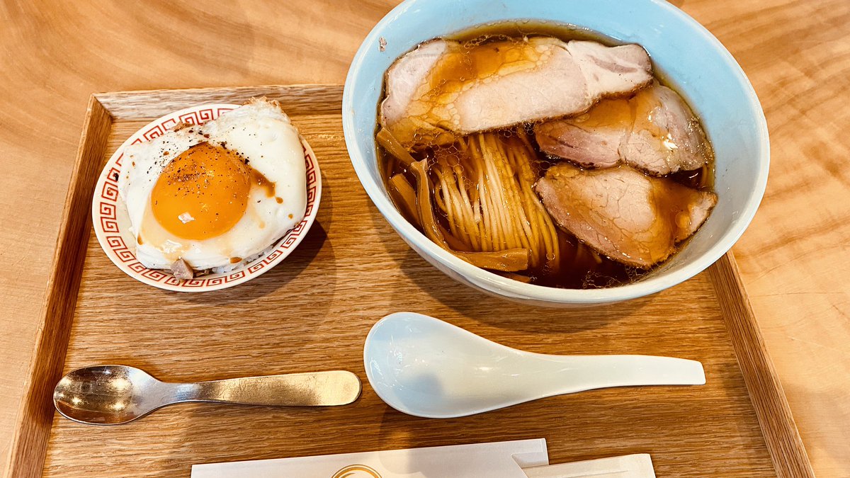 gitanist's tweet photo. 本当に閉店しちゃうんだろうか…。最後の一杯になるかもしれないとなれば、やっぱり弦乃月ブレンド。麺もスープも具もサイドメニューも、全部大好き。終わらないで〜。

#弦乃月
#ネギ抜き https://t.co/ZbynP0I2U1