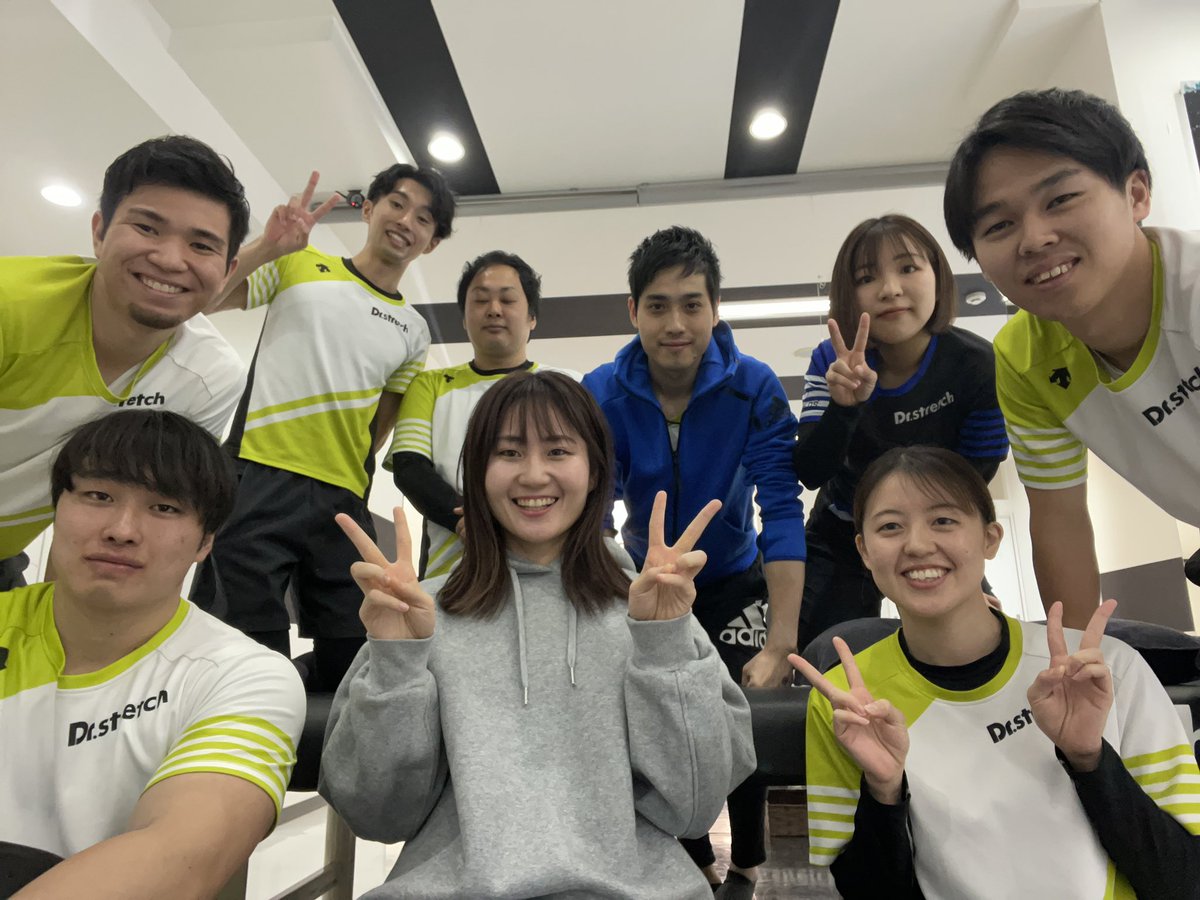 YusukeDSyotsuya's tweet photo. 本日は池袋西口店の本間店長が朝礼に来て頂きました！
メンバーの強み弱みを理解することがとても重要でその理解度を深めることでチームの強みを活かせたり弱みをカバーする強いチームになるのだと感じました！
本間さんありがとうございました！ https://t.co/NF8j5XVNDf