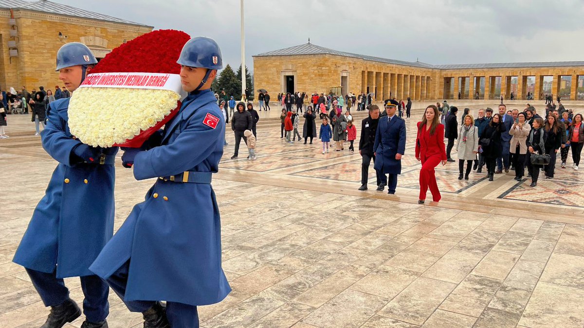 bumedofficial's tweet photo. Boğaziçi Üniversitesi Mezunlar Derneği olarak başöğretmen Mustafa Kemal Atatürk’ün huzuruna çıktık ve “Cumhuriyetimizin 100. yılında manevi huzuruna geldik, sana söz veriyoruz: Kurduğun Cumhuriyet’in en güzide kurumlarından biri olan... https://t.co/qTLLt5Uyvn