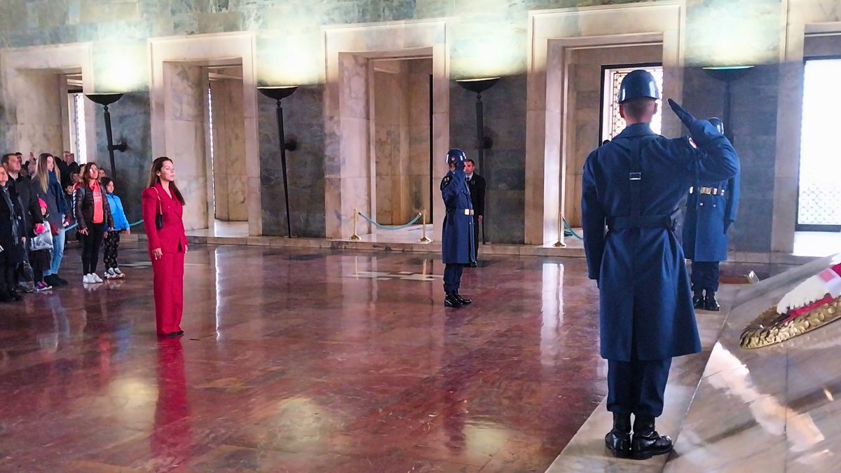 bumedofficial's tweet photo. Boğaziçi Üniversitesi Mezunlar Derneği olarak başöğretmen Mustafa Kemal Atatürk’ün huzuruna çıktık ve “Cumhuriyetimizin 100. yılında manevi huzuruna geldik, sana söz veriyoruz: Kurduğun Cumhuriyet’in en güzide kurumlarından biri olan... https://t.co/qTLLt5Uyvn