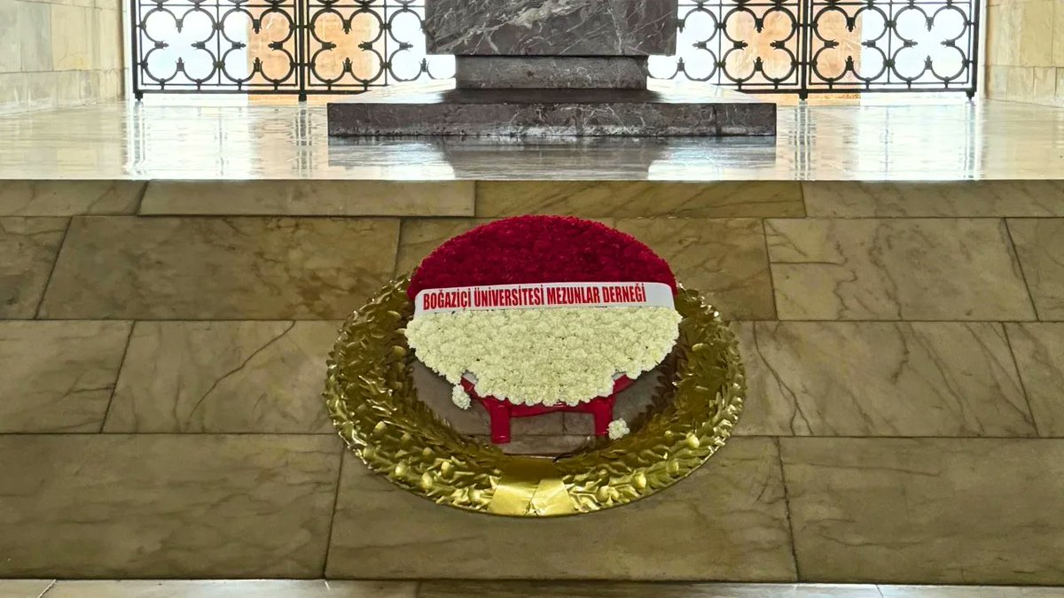 bumedofficial's tweet photo. Boğaziçi Üniversitesi Mezunlar Derneği olarak başöğretmen Mustafa Kemal Atatürk’ün huzuruna çıktık ve “Cumhuriyetimizin 100. yılında manevi huzuruna geldik, sana söz veriyoruz: Kurduğun Cumhuriyet’in en güzide kurumlarından biri olan... https://t.co/qTLLt5Uyvn