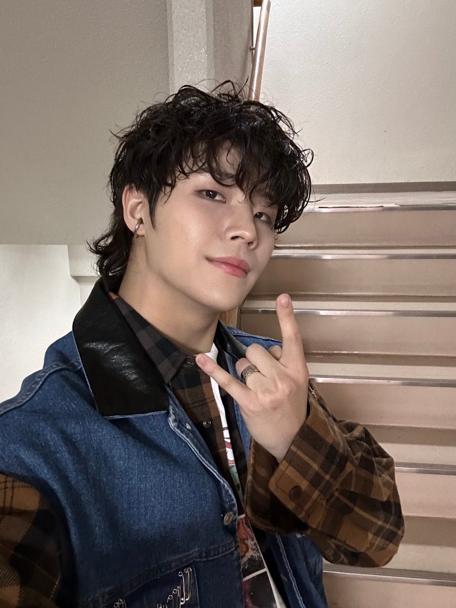 도쿄 공연, 너무 감사한 경험이었습니다! 앞으로도 많은 무대로 인사드리는 고스트나인이 되겠습니다🔥🔥

#SONJUNHYUNG #손준형