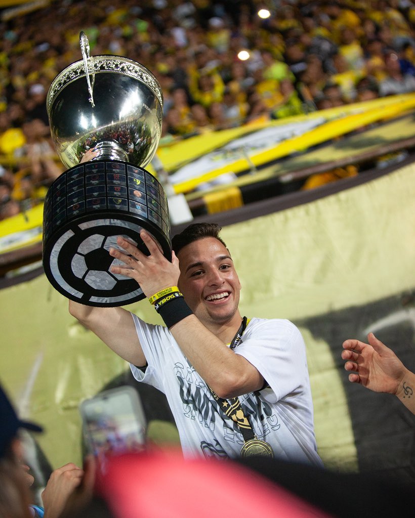 solotachira74's tweet image. DATO 🚨 

Solamente Yerson Chacón con la poca edad que tiene ya tiene más Estrellas que Estudiantes de Mérida 

⭐⭐ Dos estrellas para el nacido en San Cristóbal 💛🖤🇻🇪