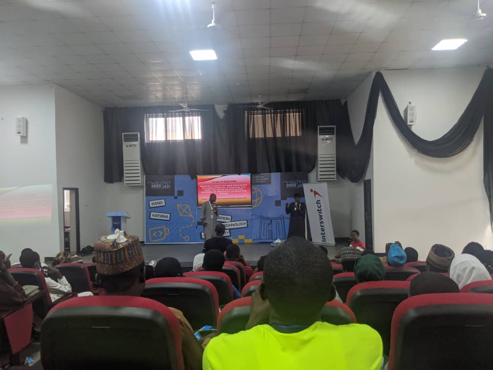 fikira001's tweet photo. Programming Language in Hausa
#Bayascript
#DevFestNW #DevFestKano @gdgkano @gdgkatsina https://t.co/uMiDZNpmsM