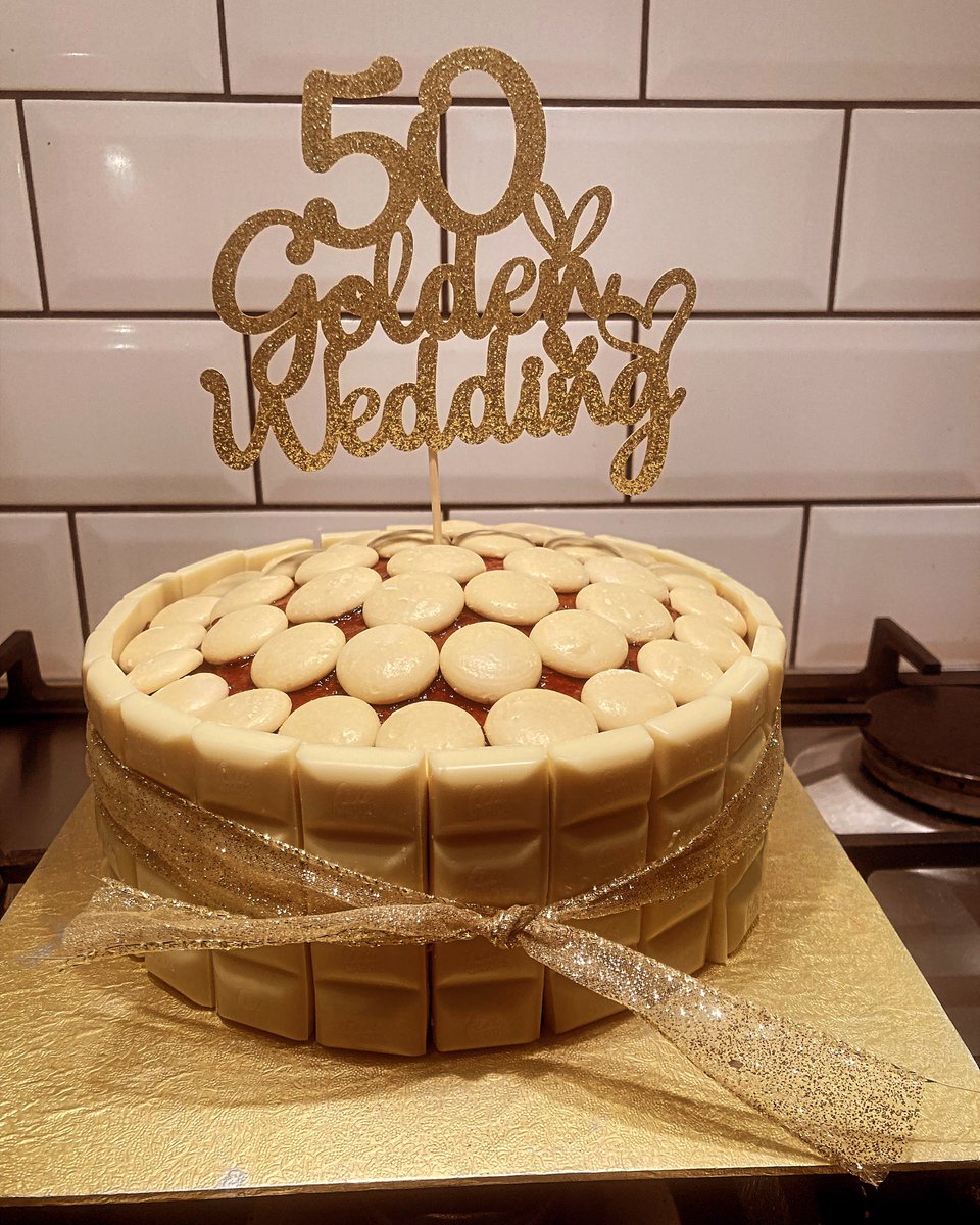 Brucey1's tweet photo. This went down pretty well! #madeacake https://t.co/WaLNlulKrL