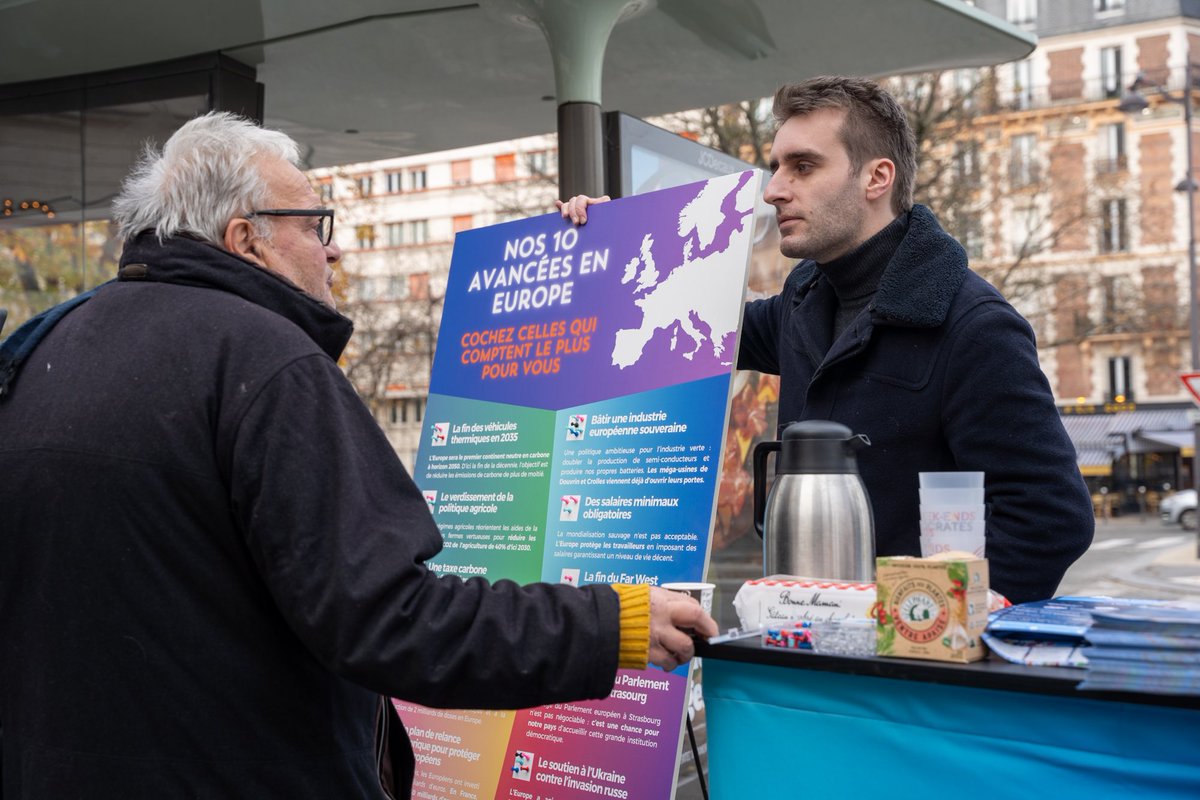 MoDem_Paris's tweet photo. Les #WeekendsDemocrates continuent ! 🧡
RDV au Café Europe ☕️🇪🇺 pour échanger sur nos avancées @Ensemble_UE @PDE_EDP.
➡️ Ce matin Place d’Italie avec @MaudGatel @Chang_Hua et @PierreBaty.
Les premiers choix des Parisiens du 1️⃣3️⃣e arrondissement ci-dessous. https://t.co/dsaUWzkLke