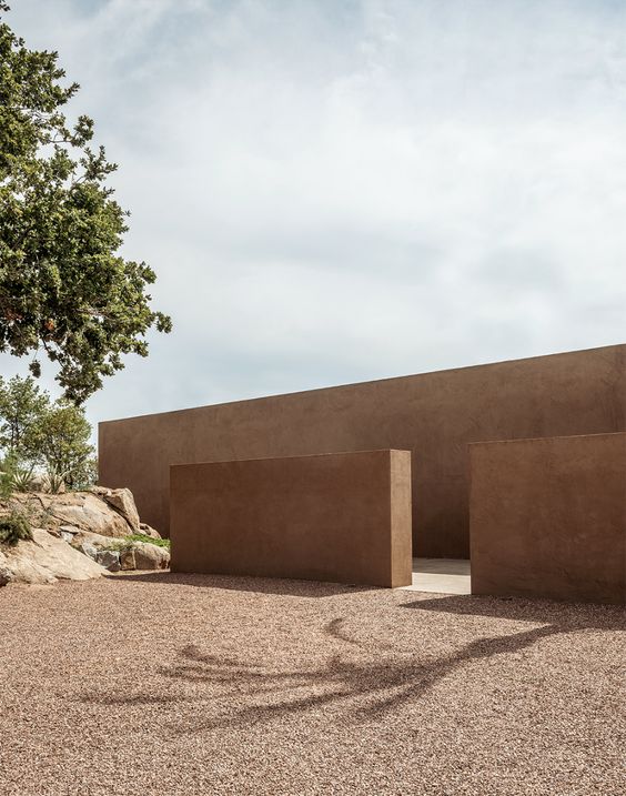 #ثريد للاندسكيب الصحراوي بأذكر لكم اجمل النباتات وعناصر التصميم بالاسفل تابع معي ⬇️

ودك تسوي لاندسكيب صحراوي عملي وغير مكلف وسهل العناية في استراحتك او مزرعتك او بيتك وماتعرف من وين تبدأ وتختار ؟

بقول لك في هذا الثريد عن جميع العناصر اللي تحتاجها مع ابرز الخيارات من كل نوع