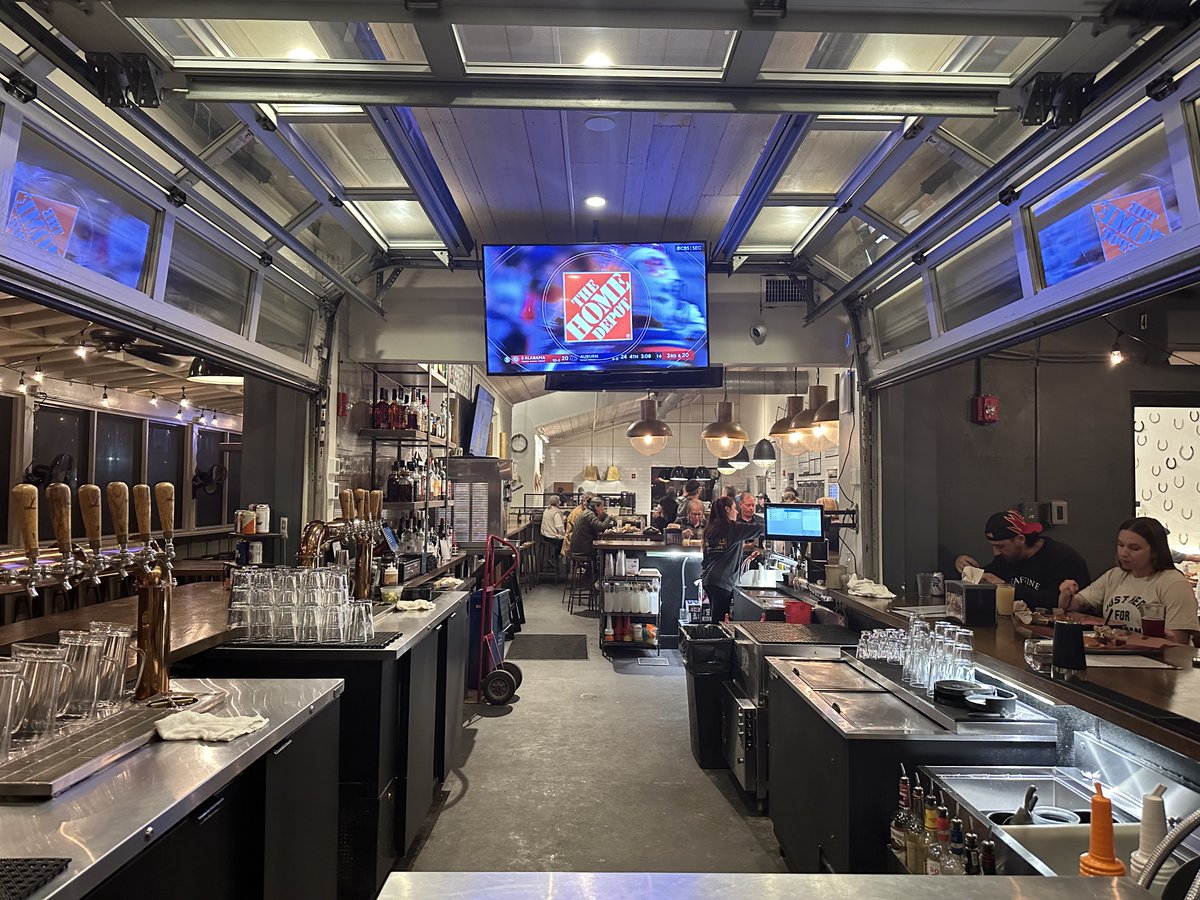 blally_md's tweet photo. Louie Louie, oh yeah......actually https://t.co/4Lz3FEff2D, what an ending to Auburn v Bama. The great @BBQ is reminding me it is time to get the #ACRORACINGTEAM together. More to come MD @alexisschutz_md @emmacfields @jryckman3 @drjcanJJ @HinaSaeedMD https://t.co/bhN1agtTcE