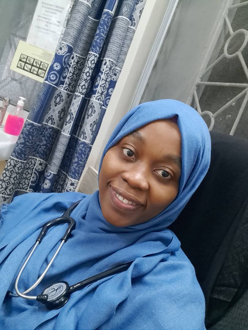 ystanzania's tweet photo. Dhariha Ali #YSTWinner2014 graduated as Medical Doctor with YST Scholarship, worked at Aga Khan Hospital and now at Hubert Kairuki Memorial University, Dept Pediatrics as an assistant lecturer. At our press conference today. Highlighting how #Sci4DevelopmentWorks https://t.co/FycfItT97l