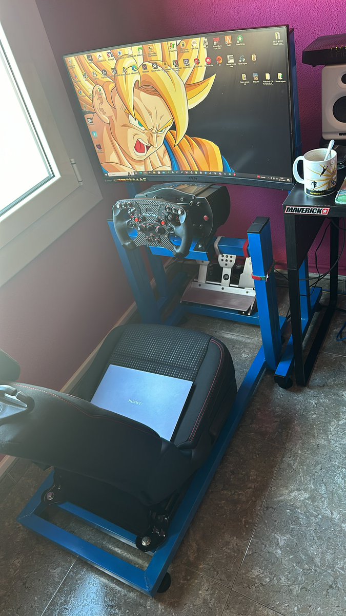 Echo a mano! Os dejo aqui la imagen de mi nuevo cockpit! 100% artesano! Un MD si alguien esta interesado en uno y lo hablamos!