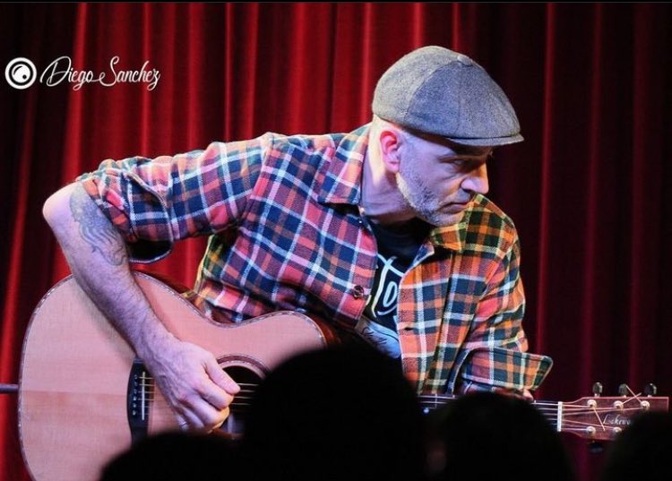 Josele Santiago y David Krahe, anteanoche en Alcázar de San Juan, durante su actuación en el ciclo “Close to Me” de la sala Rebel Rebel