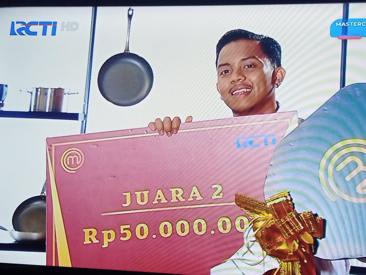 yayabs1012's tweet photo. udah ketebak dari awal kalo yang menang bukan kiki🙂
Bahkan ekspresi kiki pas penilaian kaya ☺☺🙂
gpp kiki masyarakat indonesia tau kamu layakk 💗 https://t.co/tVdunLoSUe