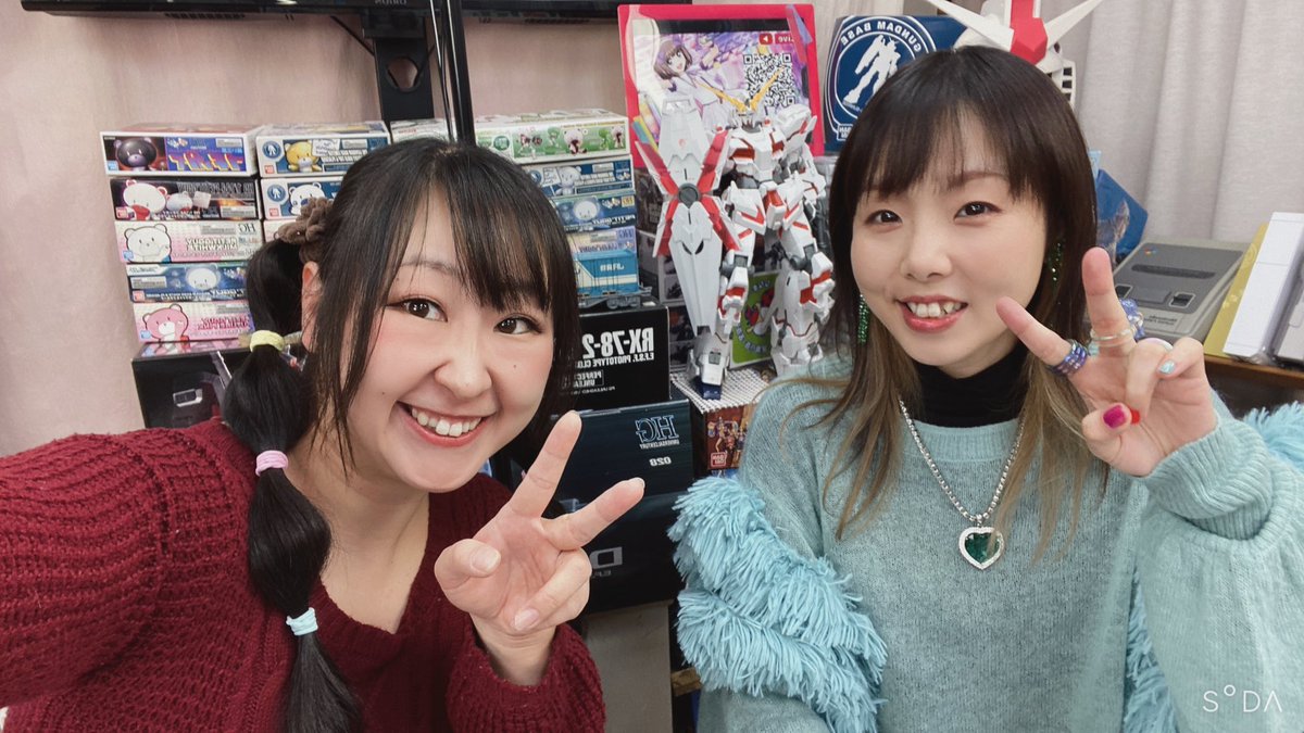 0325peko's tweet photo. 久しぶりにあみみんに会えた🩵
今日の衣装さ、Pが『シャングリラフロンティア』に似てる！ってゆーから、どんな最新作アニメのヒロインかと思ったらさ、鳥だった。青い鳥。とりなの？わからないけど。どゆことよ。 https://t.co/ZB4YWRDoMh