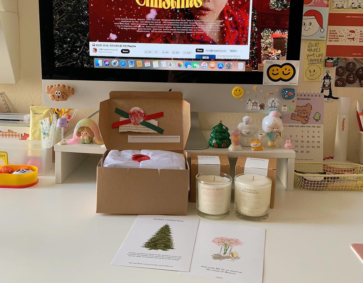 marauisxx's tweet photo. ⁺◟ 𝖱𝖺𝗋𝗈𝗌𝖾 
𝖼𝗁𝗋𝗂𝗌𝗍𝗆𝖺𝗌 𝗂𝗌 𝖼𝗈𝗆𝗂𝗇𝗀🎄 แล้วอยากสร้างมูดแถมกลิ่นหอม ได้กลิ่นแล้วสร้างบรรยากาศได้ดีมากแถมเวลาจุดวางไว้บนโต๊ะทำงาน วางไว้มุมไหนของห้องก็รู้สึกอบอุ่นนเห็นแสงเทีย��แล้วสบายตา กลิ่นฟุ้งและหอมทิสุดด 
แนะนำกลิ่น 𝗍𝗁𝖾 𝗆𝖺𝗀𝗂𝖼 𝗈𝖿 𝖼𝗁𝗋𝗂𝗌𝗍𝗆𝖺𝗌 https://t.co/tPo9K1P13u