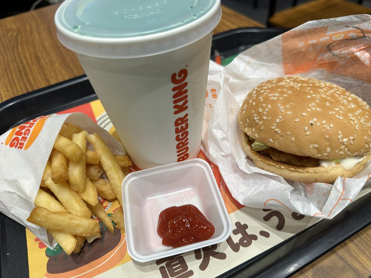 noriko0705NA's tweet image. ただいまです🏠

3連休終わった😢

今日も川西へ🚃

朝は大好きなお店でみんなでモーニング🍞

帰りにお友達と喋りたくて🍔

今日も楽しかった～みんなに感謝🙏
ありがとう😊

#MIXCAFE