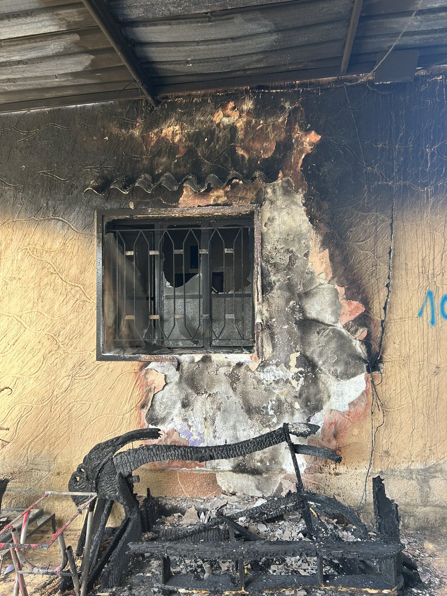 ArthurSarradin's tweet photo. 🇱🇧 Au Sud Liban, l’occasion pendant la trêve d’observer l’impact des frappes aériennes israéliennes sur les champs et les habitations de la région. https://t.co/xaE4kHXMq2