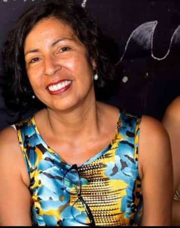 Me informa Armando Carías una triste noticia: la partida física de Arianne Véliz, maestra de danza popular, docente de Unearte e integrante de la agrupación teatral Comunicalle.
Arianne fue fundadora, junto a su esposo y compañero, también fallecido, Omar Orozco, del grupo de