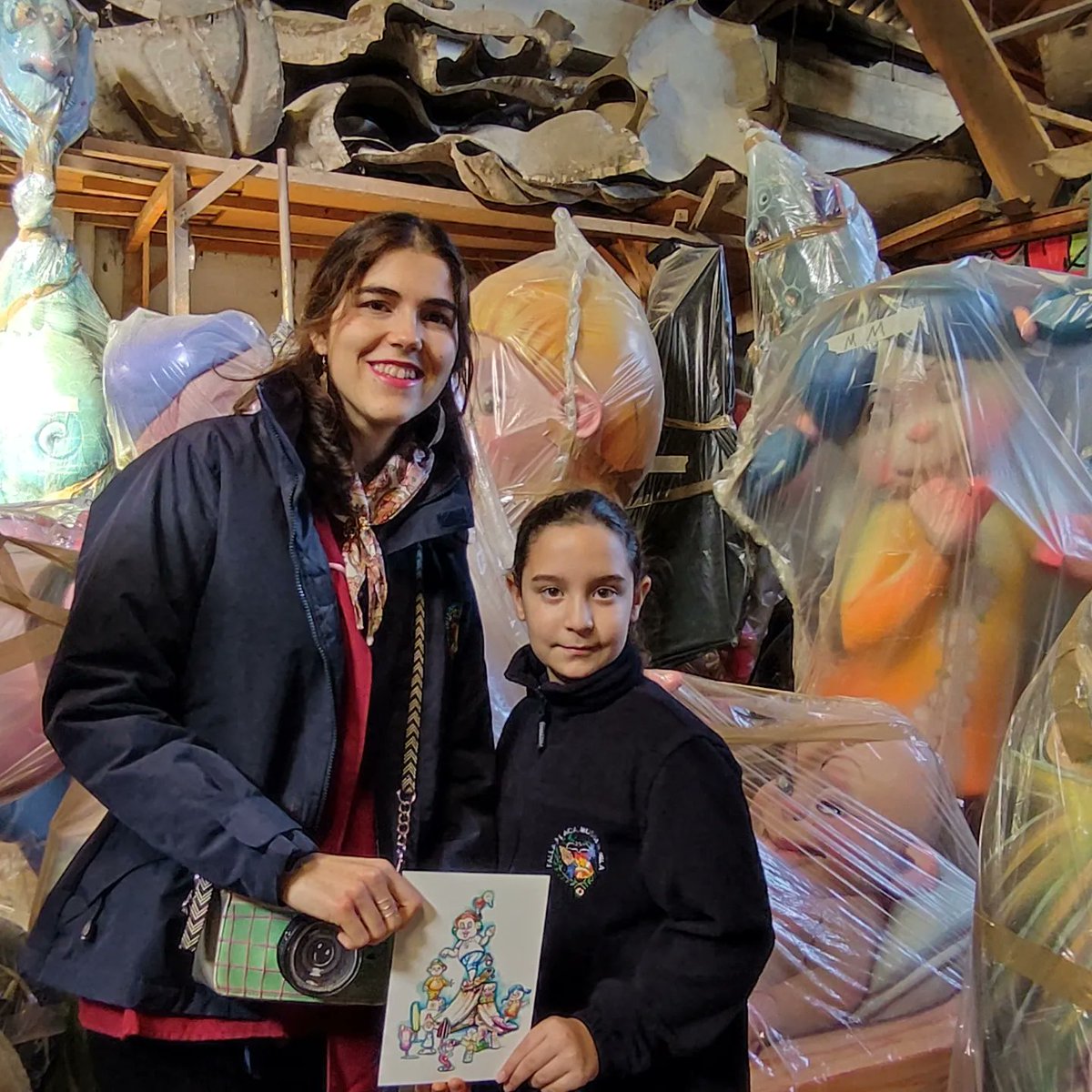 MossenMila's tweet photo. Ahir varem acudir a la cridada del nostre artiste 🎨 Vicente Albert García per a conéixer de primera mà cóm va el procés d'elaboració dels nostres monuments. 
#Falles2024
@jcf_falles @seuxereamercat https://t.co/vf7xL2ti4O