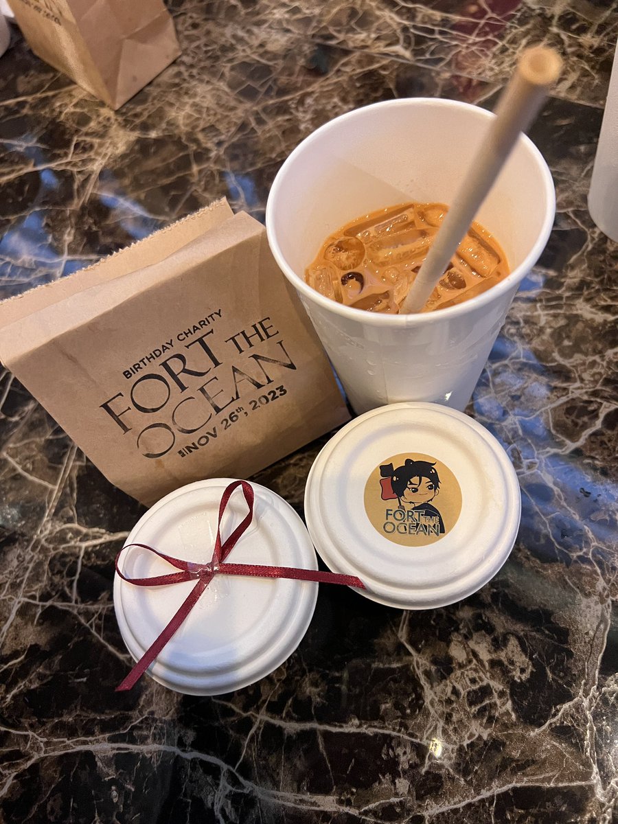 แกกก เค้าน่ารักมากๆเลยอ่ะ เค้าแสนดี เค้าเป็นเสมอมา 🥺 ศลป.ที่มีของกินให้แฟนคลับตอนออกจากฮอลอ่ะ แงงงงง 💓

－<a href="/fort_fts/">FortFTS (福福) #เวียร์</a>

#YouAreFortTheOcean
#FortFTS #ComeFortZon #BabyFeat