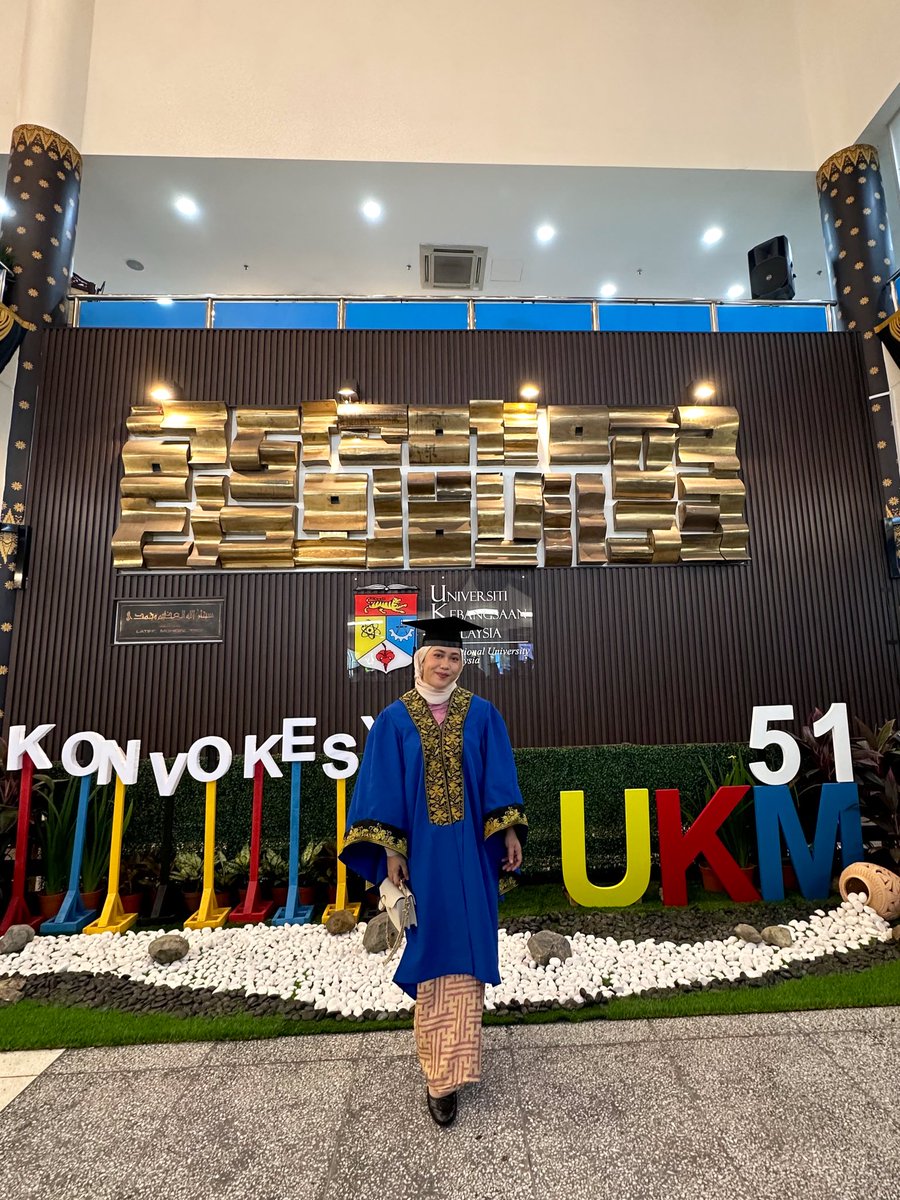 eggletter's tweet photo. Heyyy mom, i did it. I know you’d be proud of me if you were still alive. This is for you, mom. Miss u ♡ #Masterdone #noPhdPlease https://t.co/uGdZW2bbPL