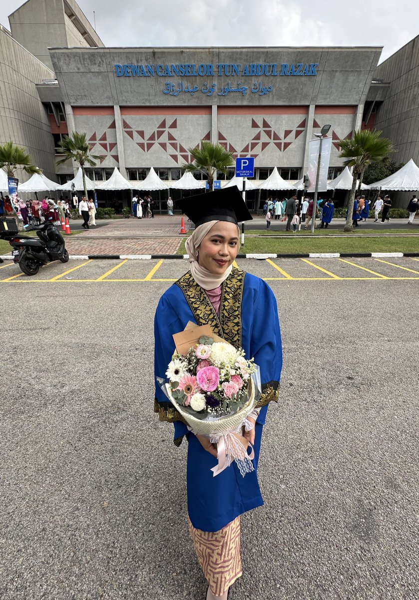 eggletter's tweet photo. Heyyy mom, i did it. I know you’d be proud of me if you were still alive. This is for you, mom. Miss u ♡ #Masterdone #noPhdPlease https://t.co/uGdZW2bbPL