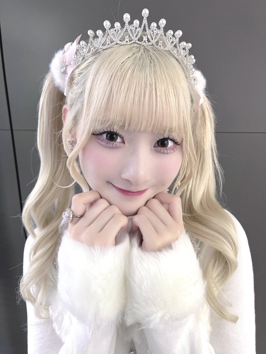 19歳になりました𓂃 𓈒𓏸໒꒱ ラストティーンの私もよろしくね🎀🤍