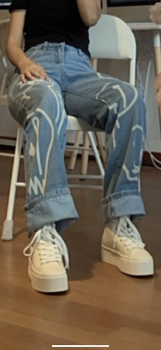 ttaeyomiii's tweet image. Mau jual sepatu berskha aku, pemakaian 1x untuk ootdan doang. Ukuran 37 contoh pemakaian ada di pict 2 dan 3 

#prelove #prelovesepatu #Zonajajan