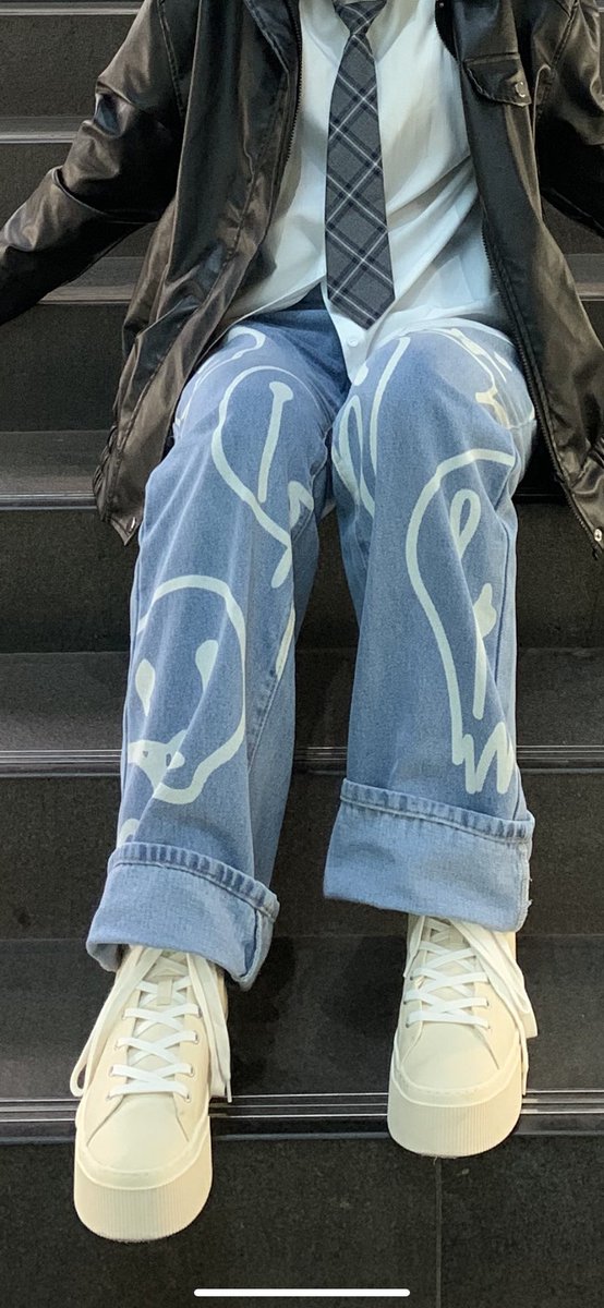 ttaeyomiii's tweet image. Mau jual sepatu berskha aku, pemakaian 1x untuk ootdan doang. Ukuran 37 contoh pemakaian ada di pict 2 dan 3 

#prelove #prelovesepatu #Zonajajan