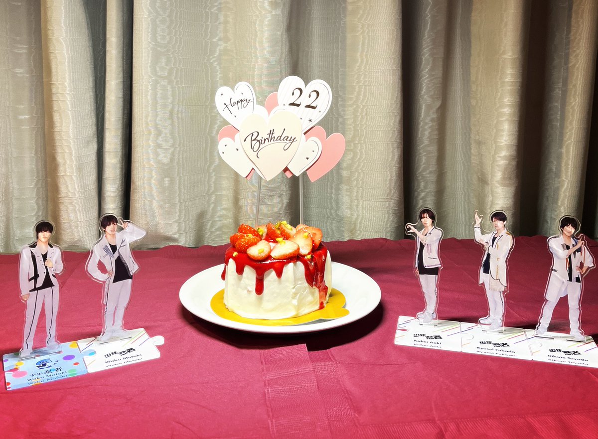 N_oa_nin's tweet photo. 22歳のお誕生日･西遊記大千穐楽おめでとう🎉🎂
回を重ねる毎に成長していく所、なにより座長として立派に舞台に立つ姿本当に素敵だったよ〜
この舞台期間日々楽しくて幸せでした💫
好きなところを何個上げても足りないくらい自慢の推しです🫶🏻湧にとって素敵な1年になりますように❣️
#元木湧生誕祭2023 https://t.co/F7kmWELHfK