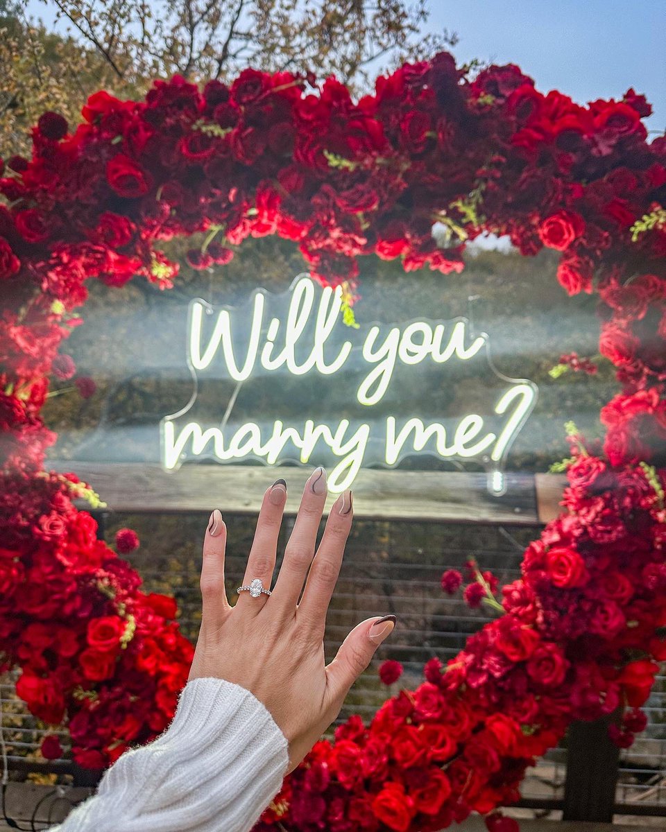 tayaalaniz's tweet photo. Life update: IM A FIANCÉ!!!💍🩵⛪️ https://t.co/oyEt0WKV2M