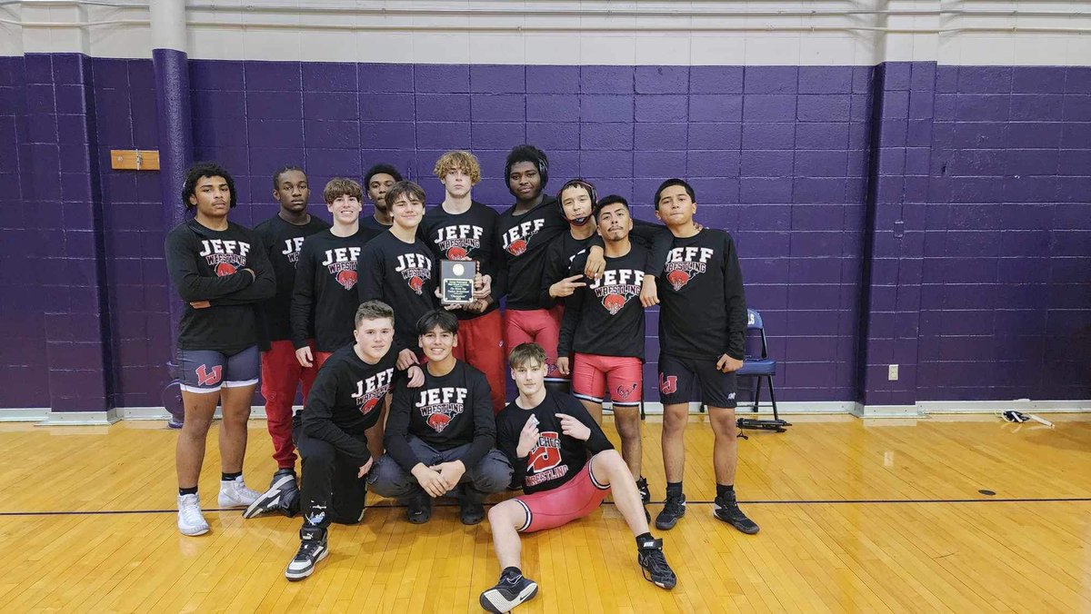 JeffHSWrestling's tweet photo. Indianapolis Washington Invitational Champions. Broncho Varsity B! #GettingBetterEveryDay #LiveLifeRight https://t.co/rIxSvsDqui